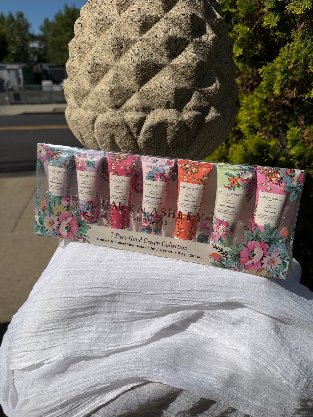 Laura Ashley Floral Handcream set of 7 ( 7fl oz-210ml